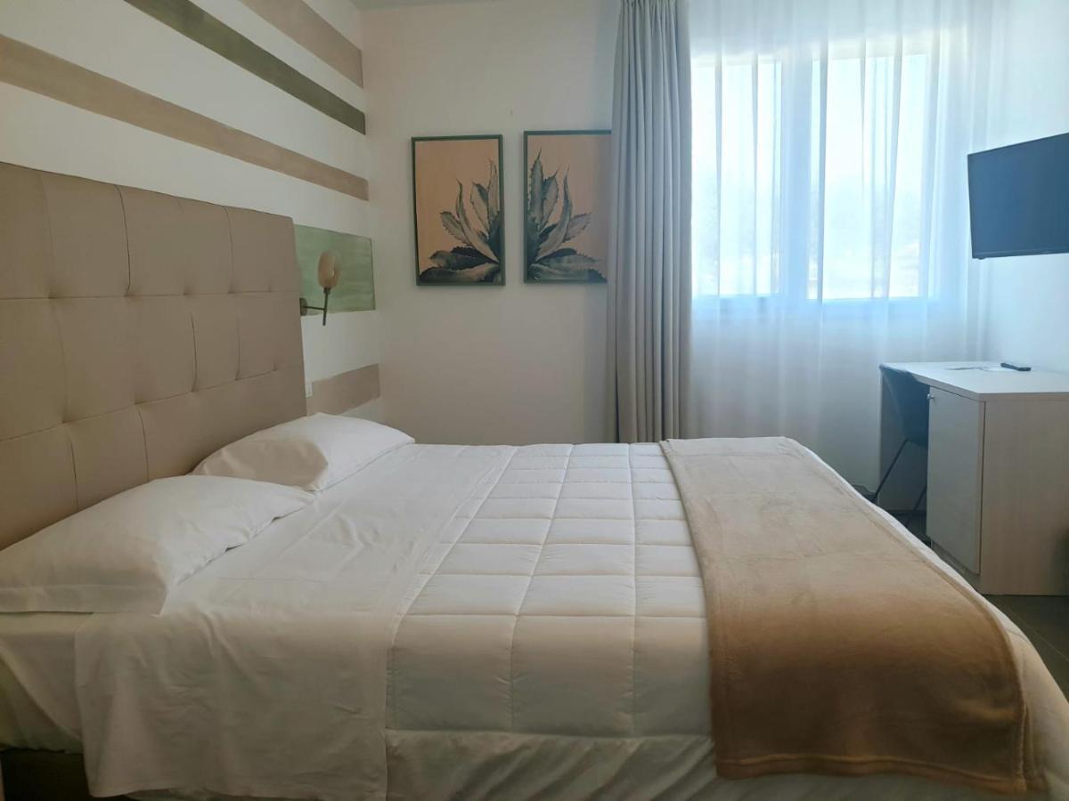 Hotel Grel Chiaramonte Gulfi Buitenkant foto